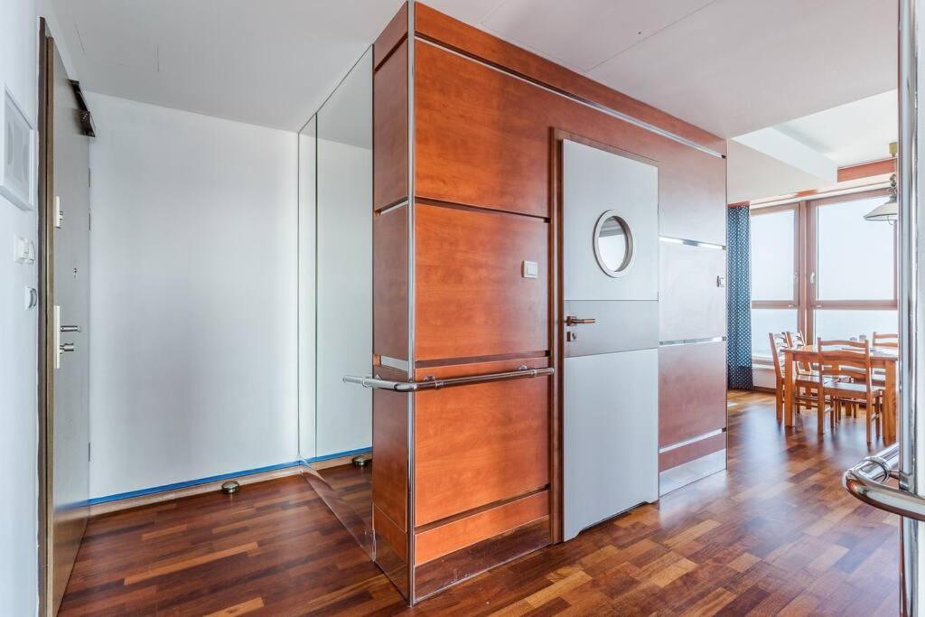 Golden Apartments An Hryniewickiego 6A グディニャ エクステリア 写真
