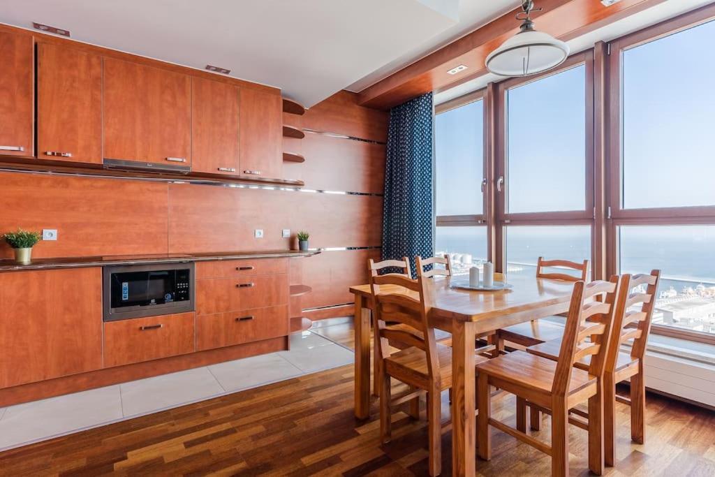 Golden Apartments An Hryniewickiego 6A グディニャ エクステリア 写真
